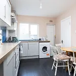 Boho Chic 1Br House - 3 Min Walk To Bus Stops