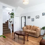 Boho Chic 1Br House - 3 Min Walk To Bus Stops