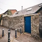 Alpha Cottage