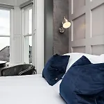 Scenic Marina Getaway