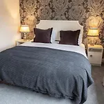 Aaron Court B&B