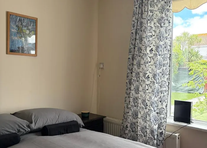 Superb Double Room Near Airport - 2