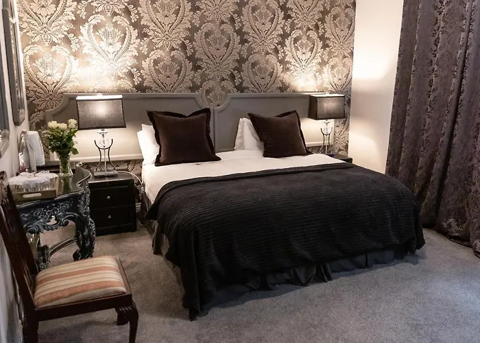 Aaron Court B&B