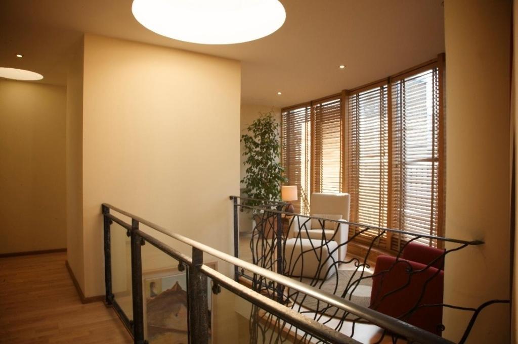 Molesworthcourt Apartment *