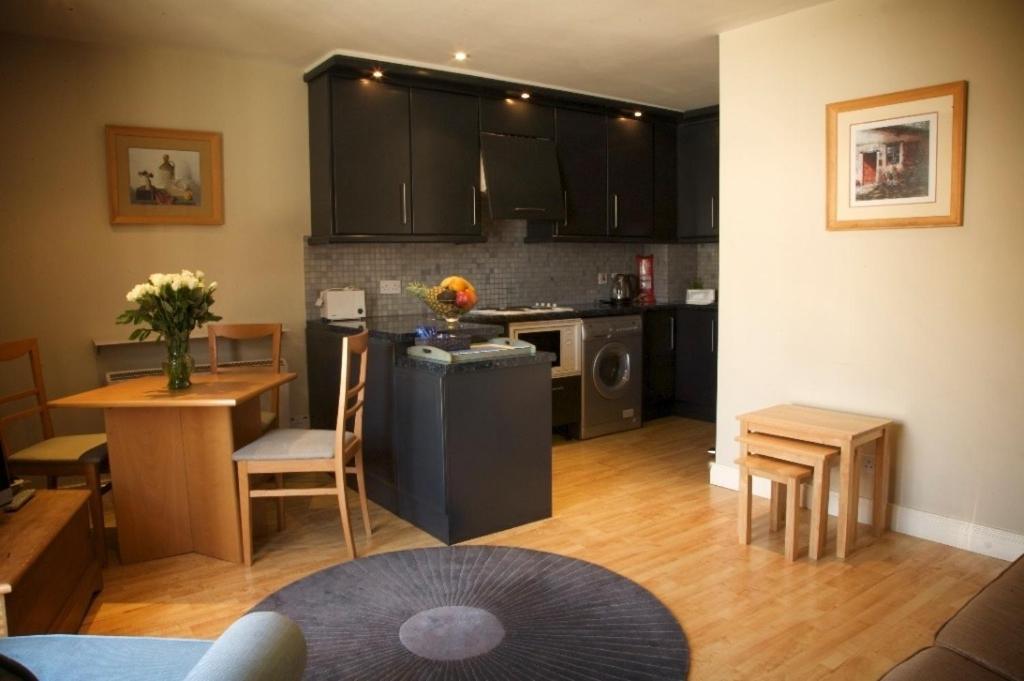 Molesworthcourt Apartment *