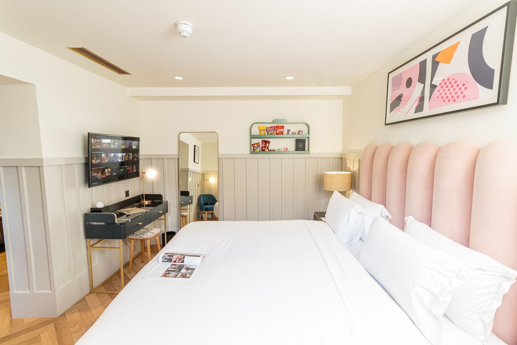 Hotel The Clarence 4*