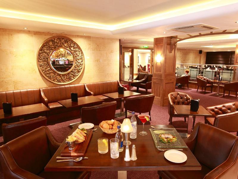 Academy Plaza Hotel 3*