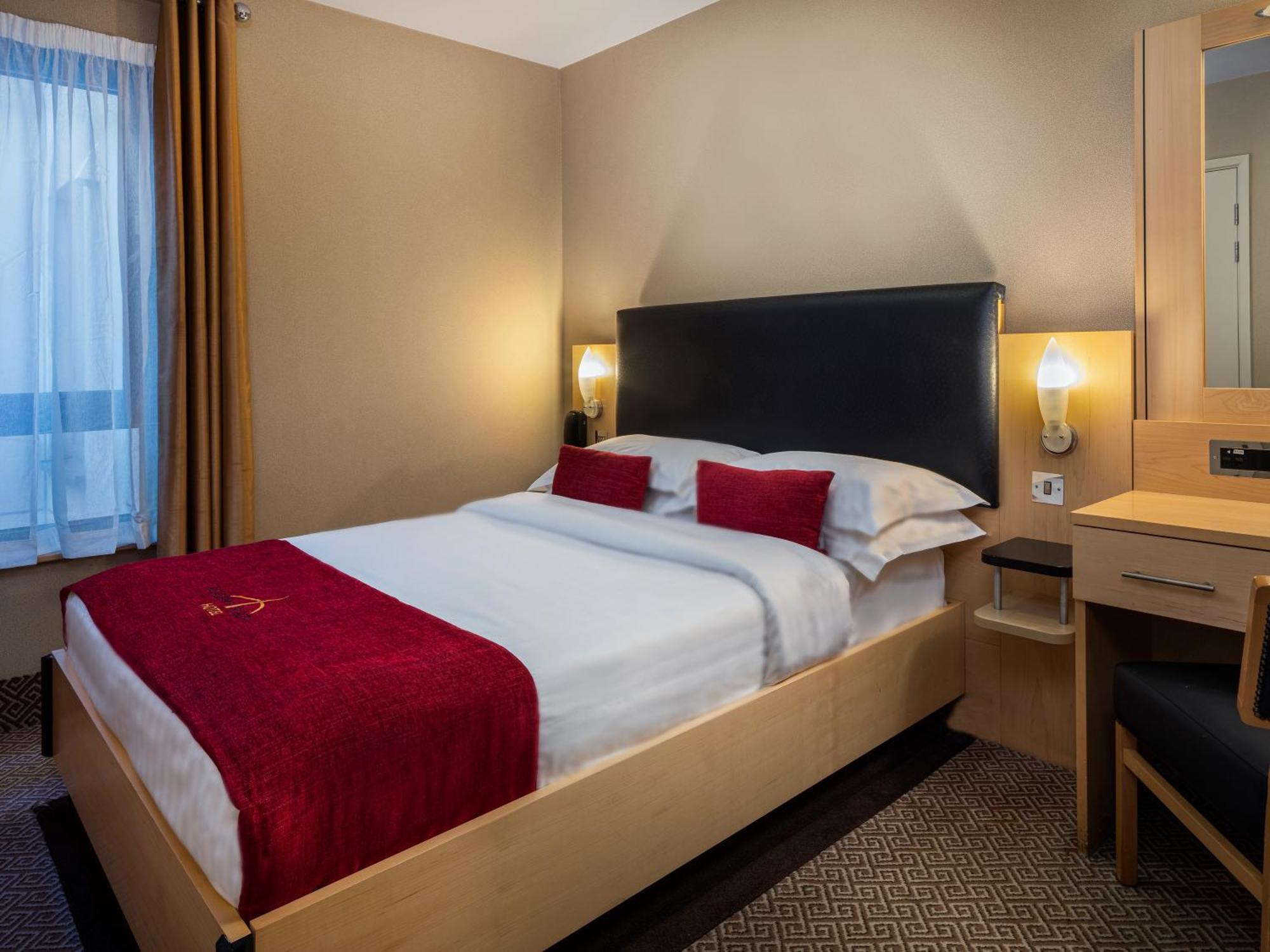 Academy Plaza Hotel