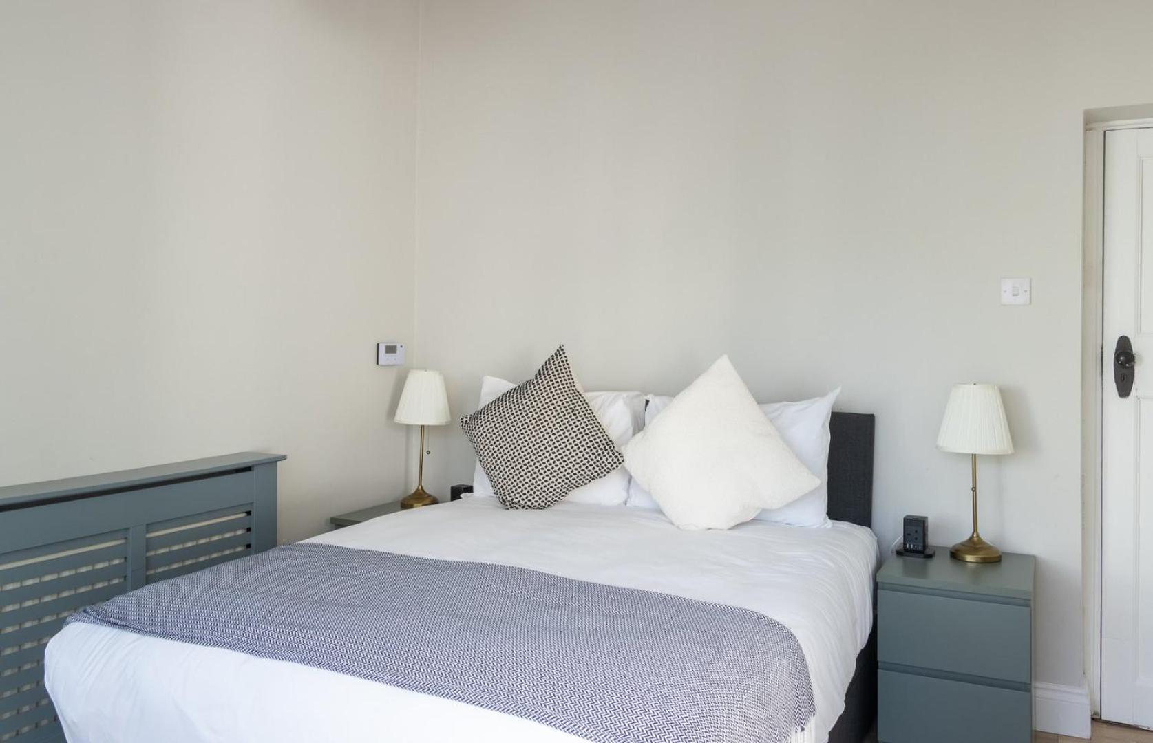 Gasthof Guestready - Modernised In Monkstown *