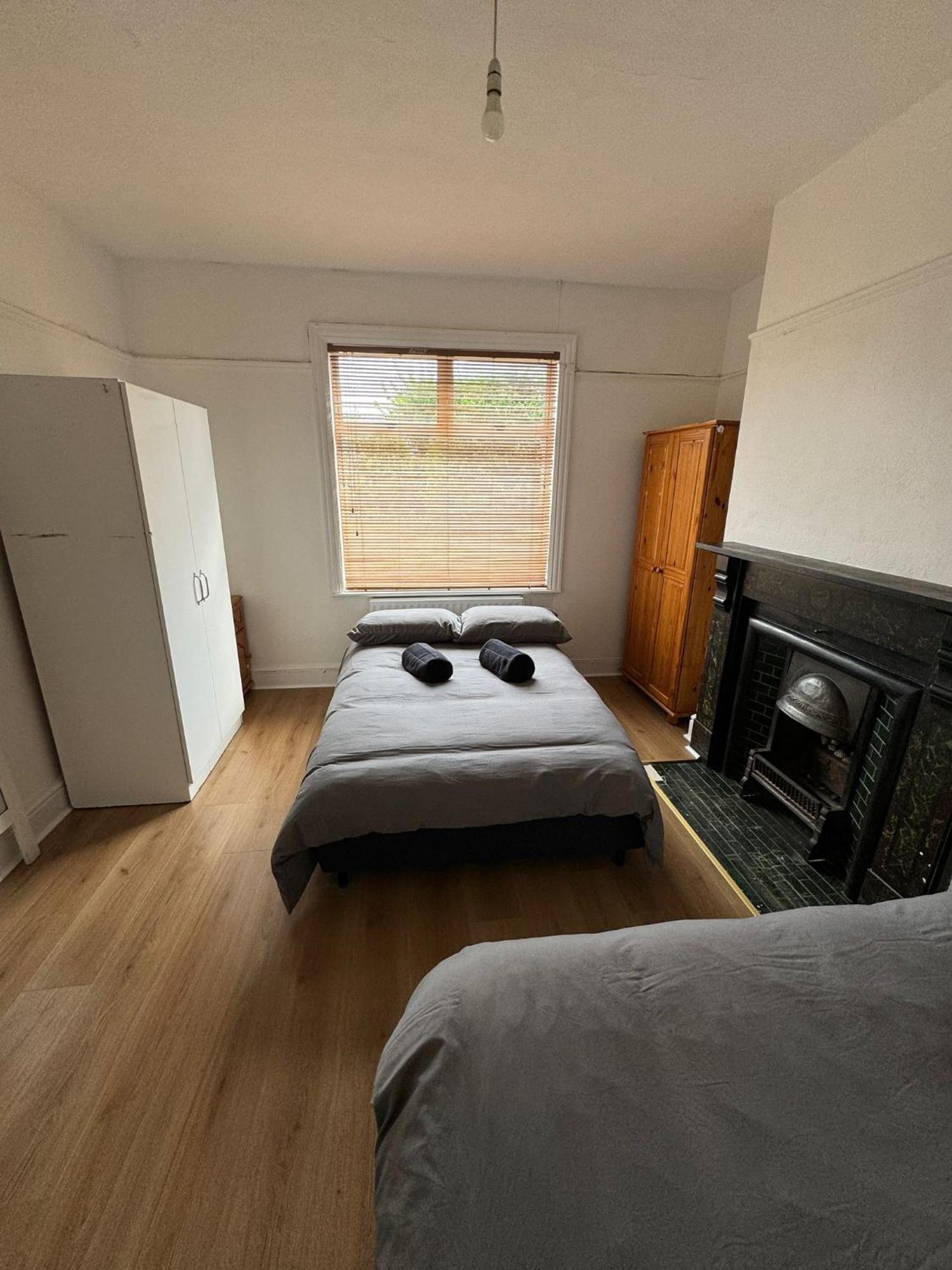 Guest house Nice Triple At 2 Iveragh Rd-6 Dublin