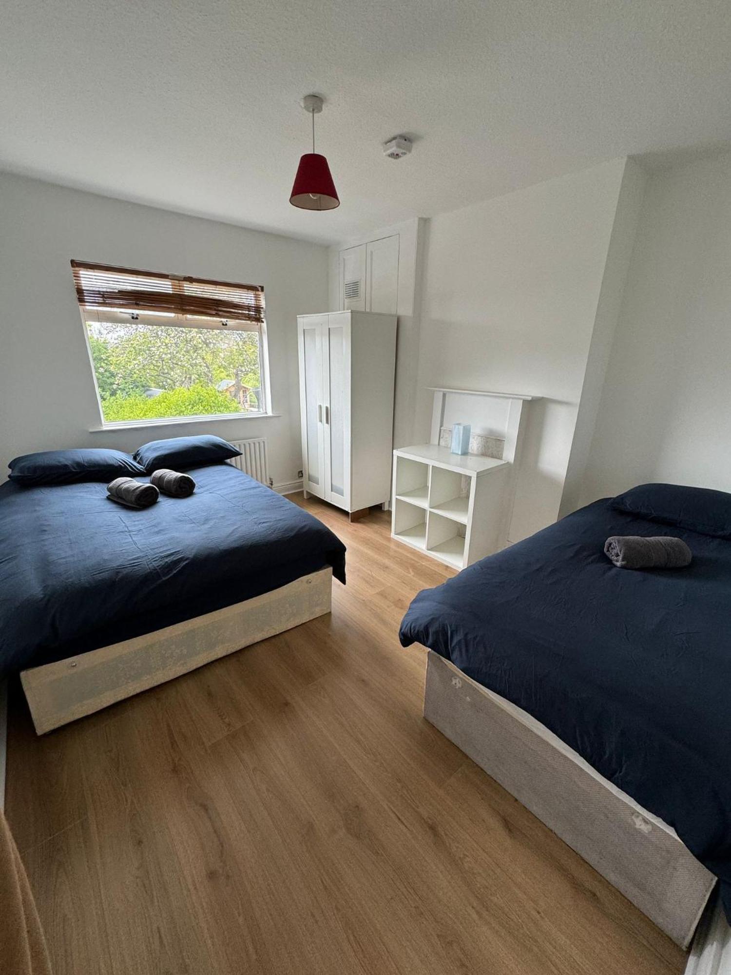 Guest house Nice Triple At 2 Iveragh Rd-6 *