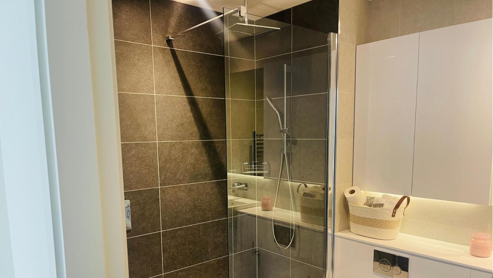 Heart Of City - Not Entire - 1 Private & Bathroom In Apartment