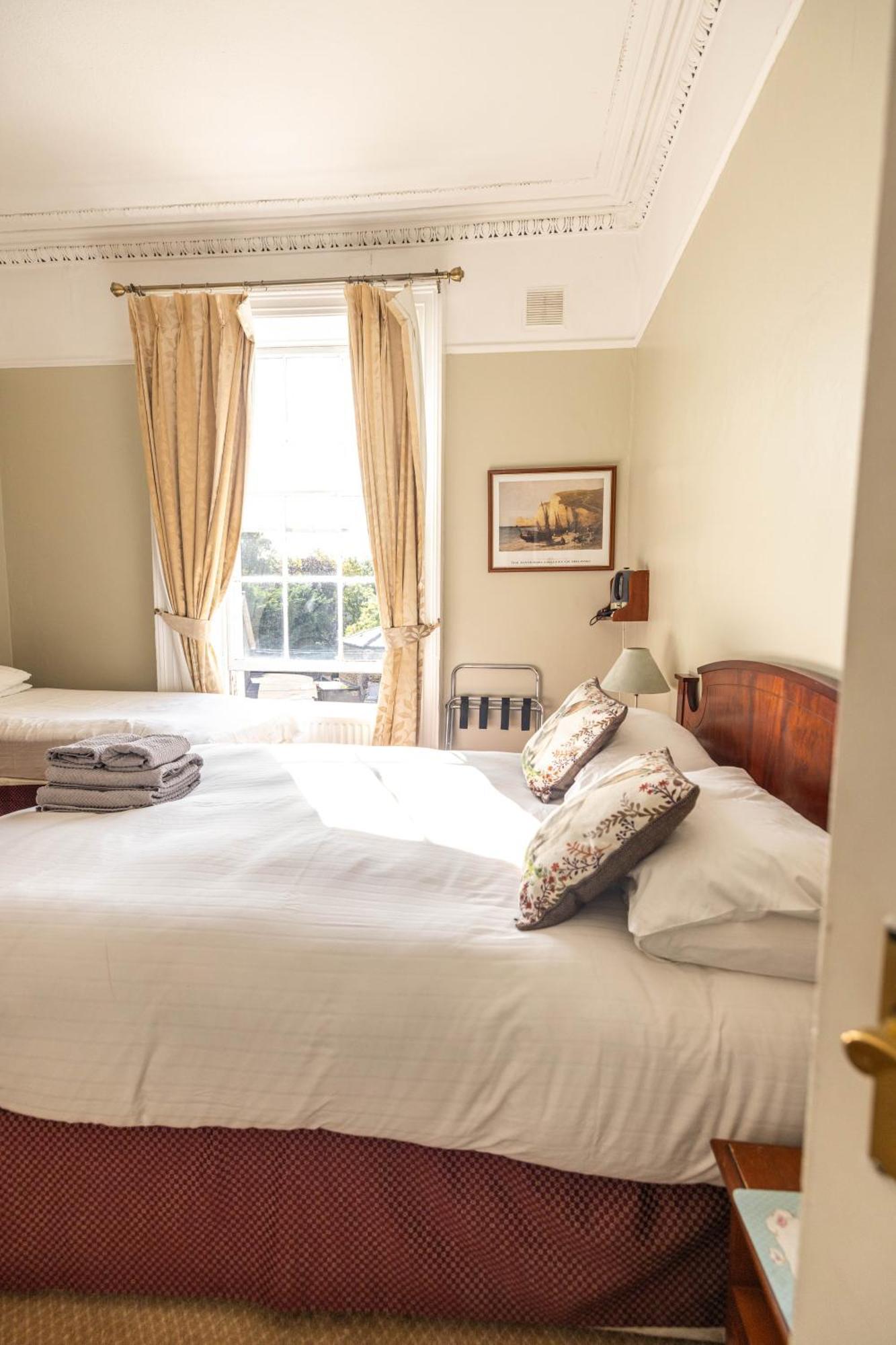 Abbeyleigh House *