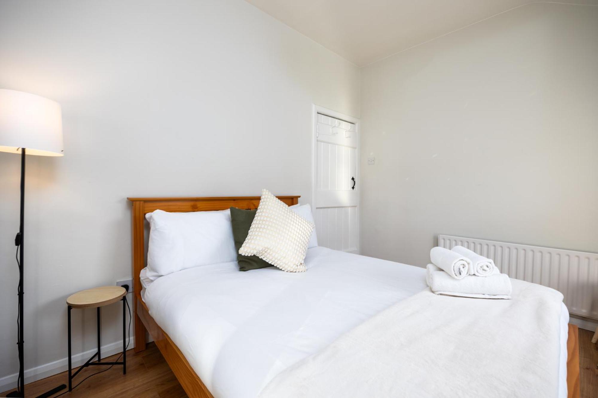 Boho Chic 1br House - 3 Min Walk To Bus Stops *