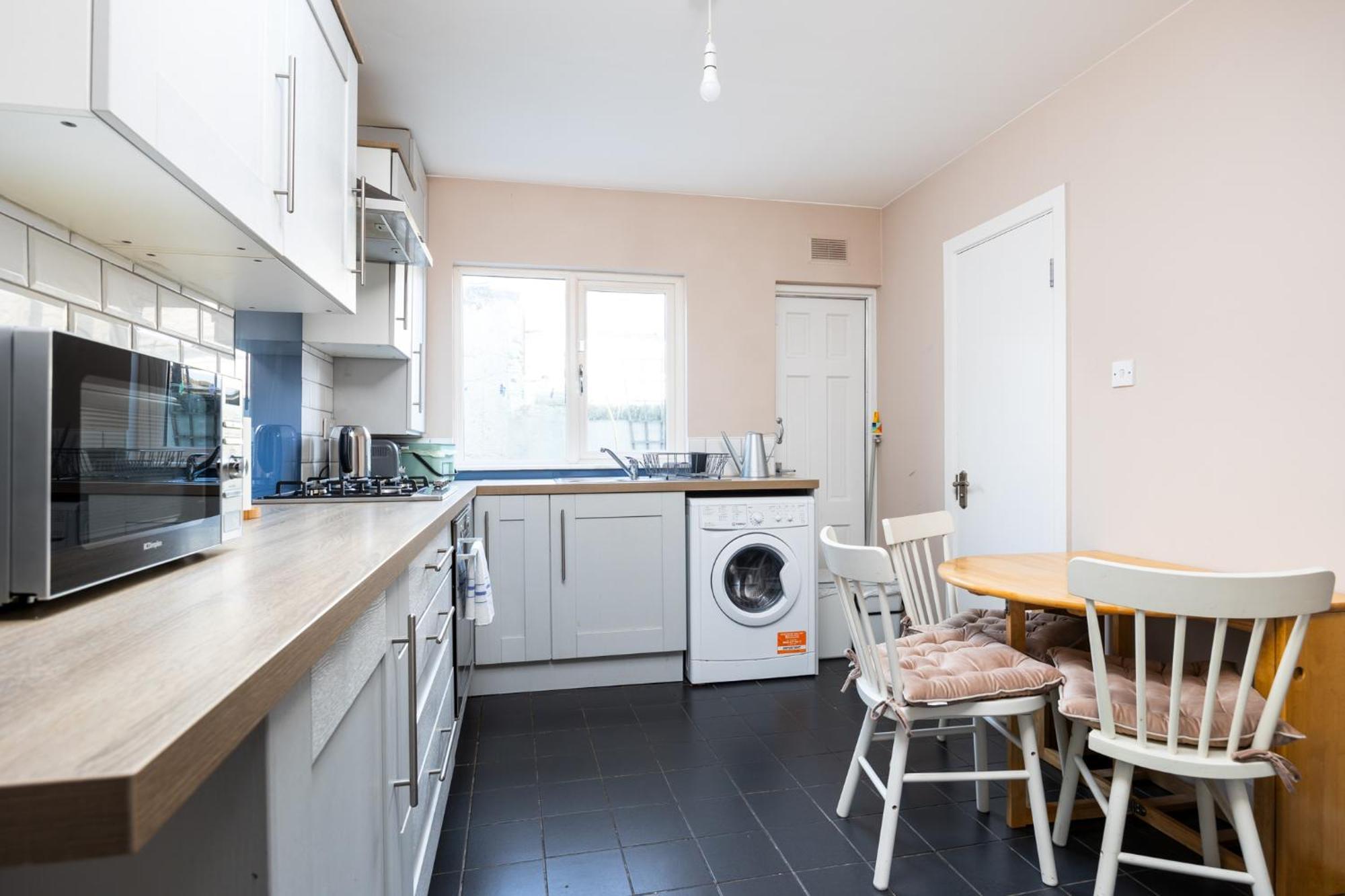 Boho Chic 1br House - 3 Min Walk To Bus Stops Holiday home Dublin