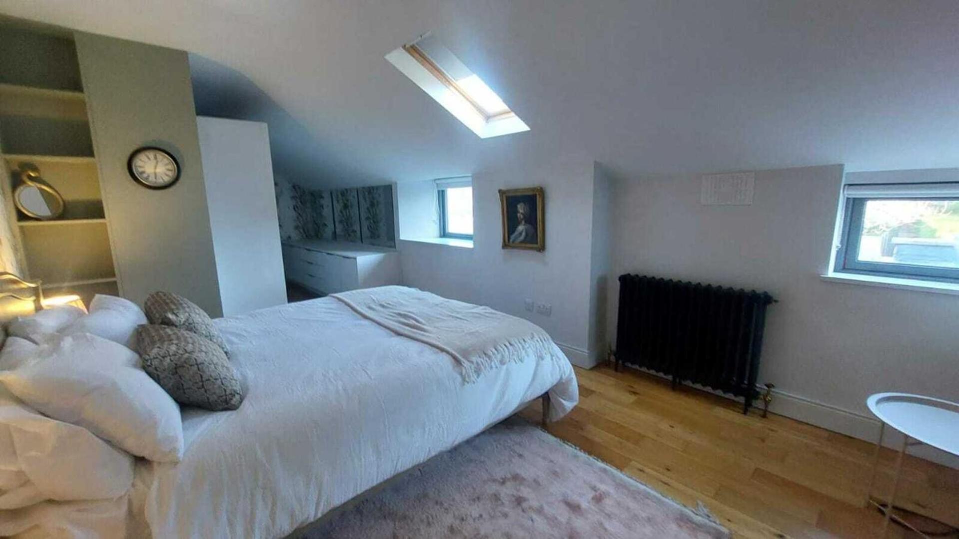 Stunning Unique & Elegantly Refurbed Seafront 2bd Vakantiehuis Dublin