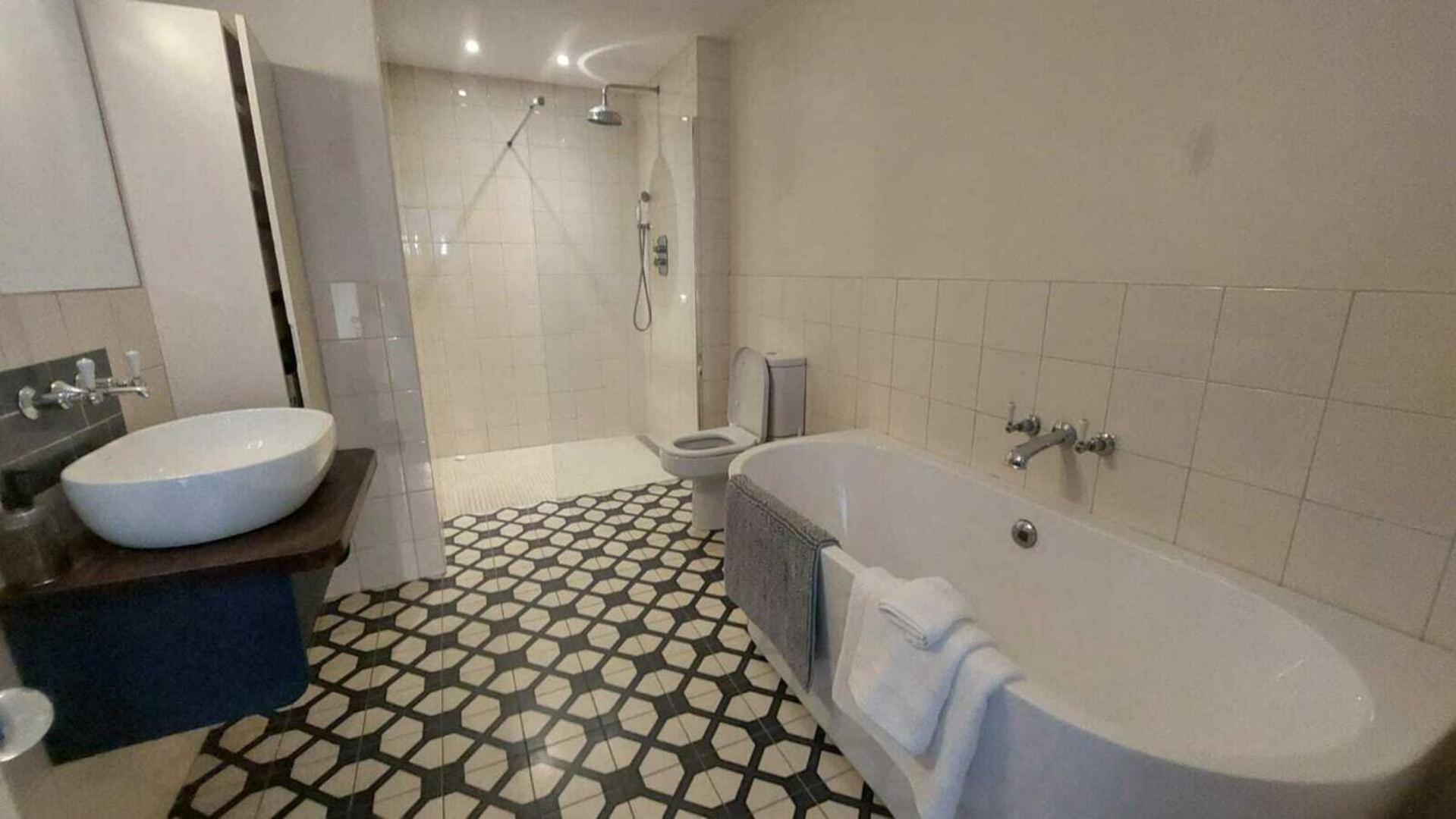 Vakantiehuis Stunning Unique & Elegantly Refurbed Seafront 2bd Dublin
