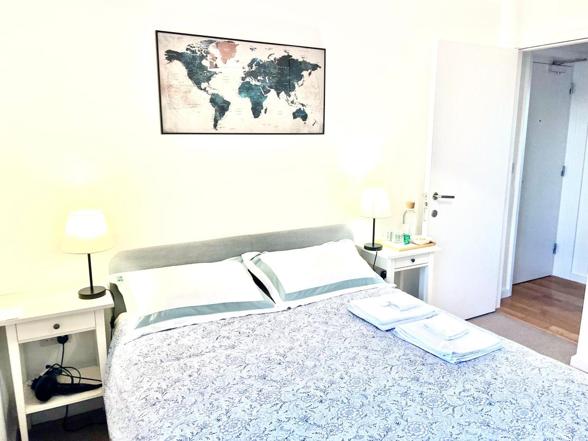 Exclusive King-size Bed Comfort With Serene Garden View Homestay *