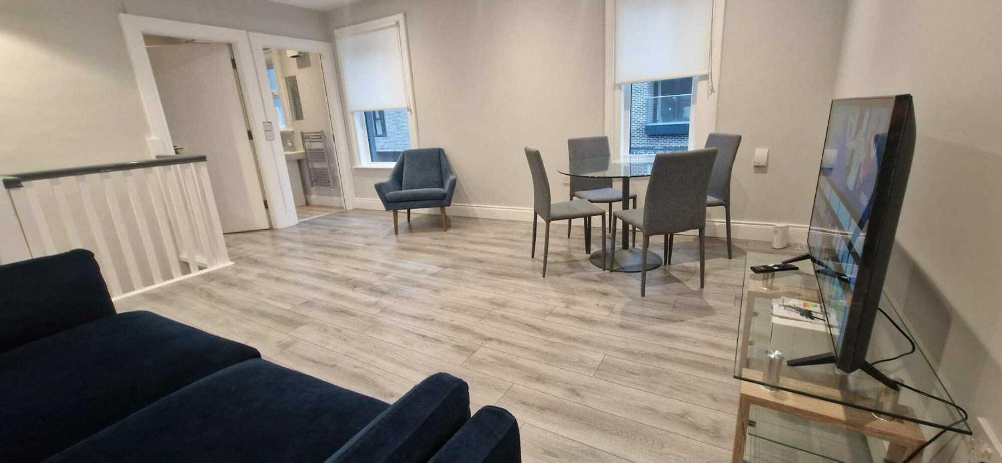 New Updated 2bd In Prime Spot At Docklands *