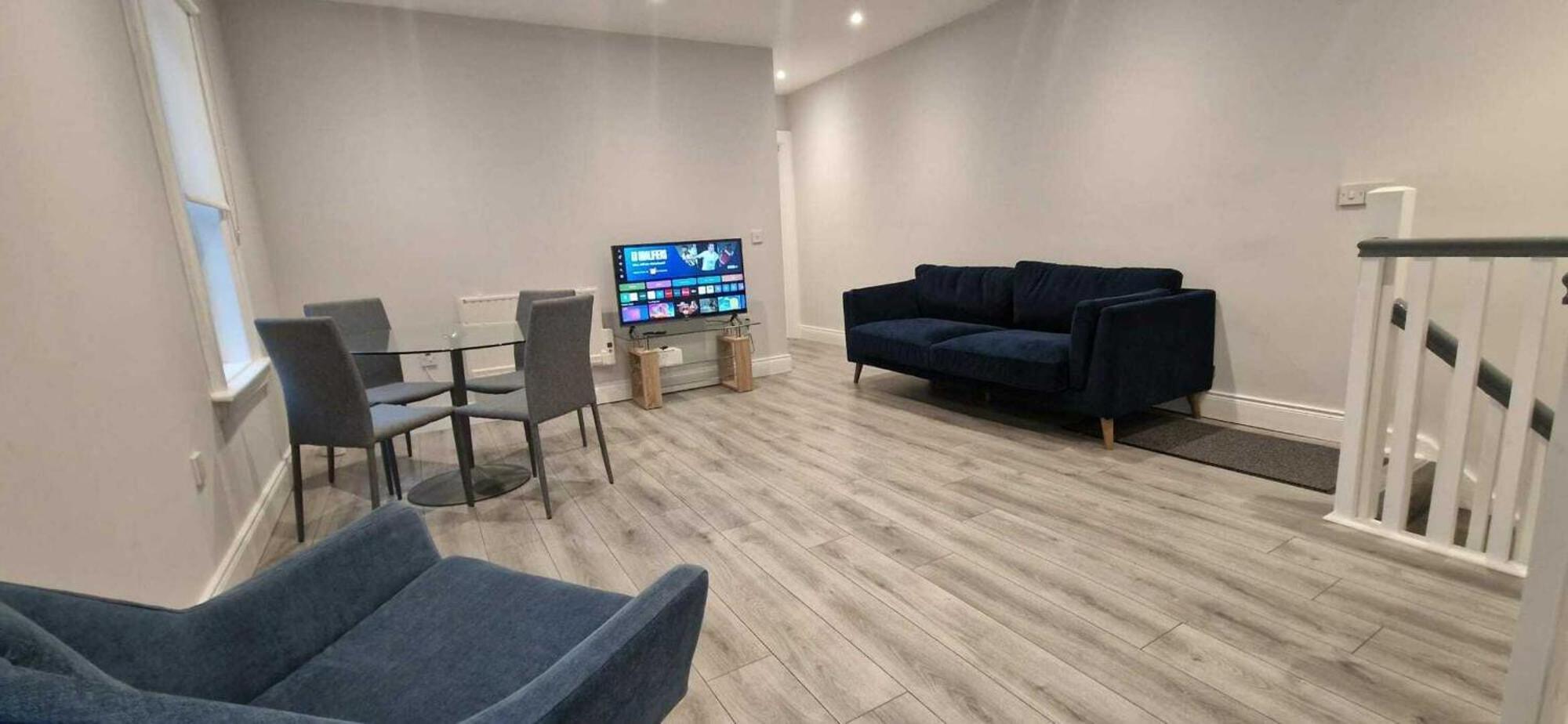 New Updated 2bd In Prime Spot At Docklands Apartment *