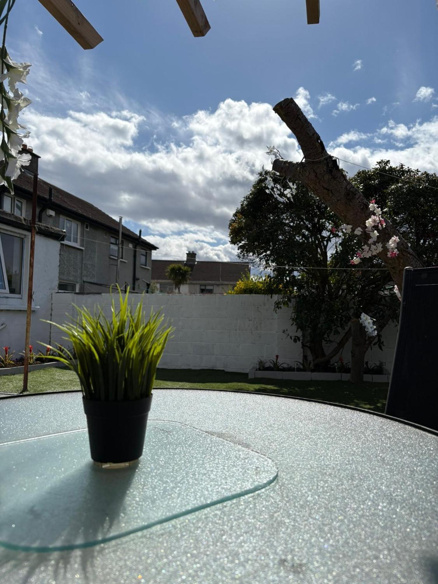 Gasthof Superb Double Near Airport - 3 Dublin
