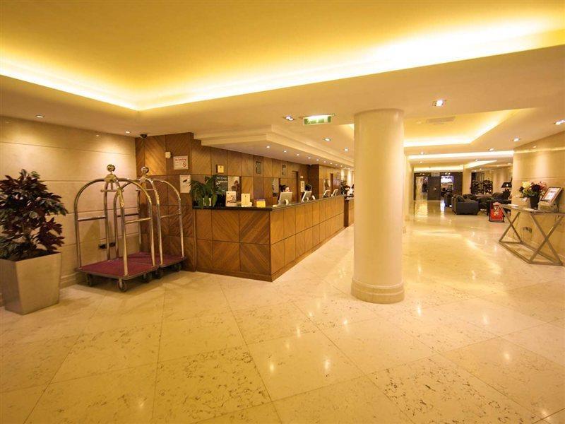 Academy Plaza 3*