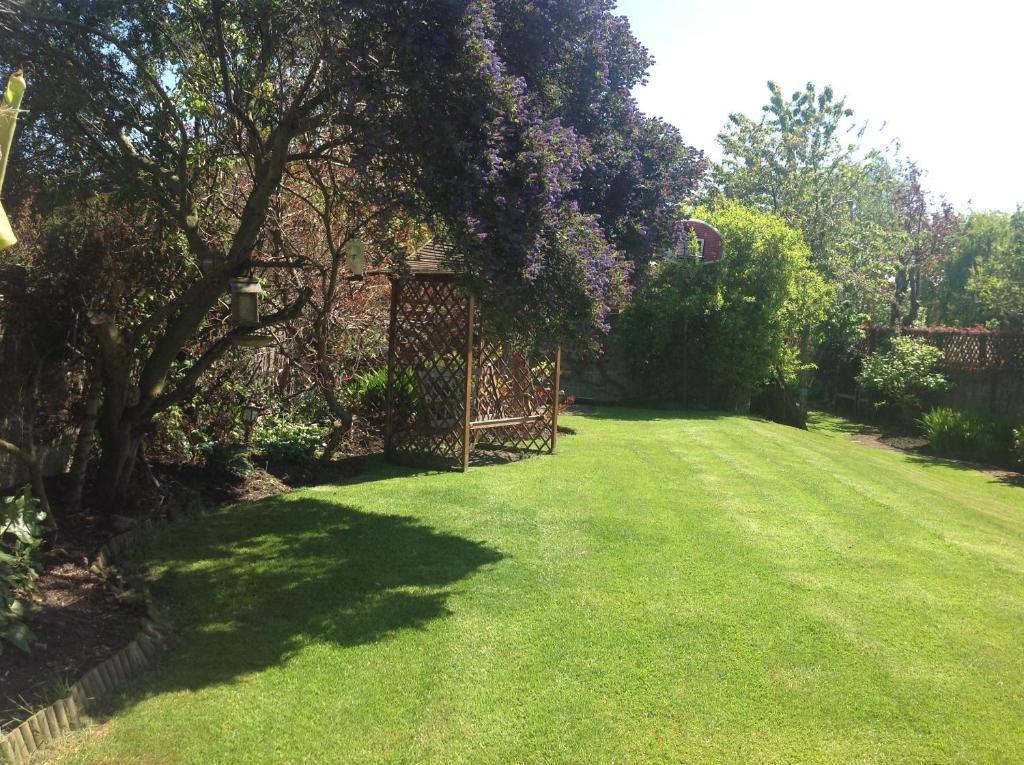 Annandale House 3*