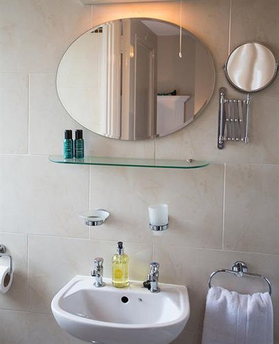 Annandale House 3*