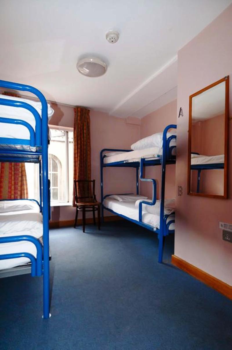 Avalon House Hostel *