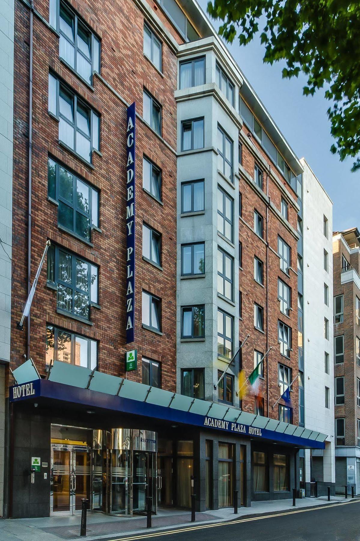 Academy Plaza 3*