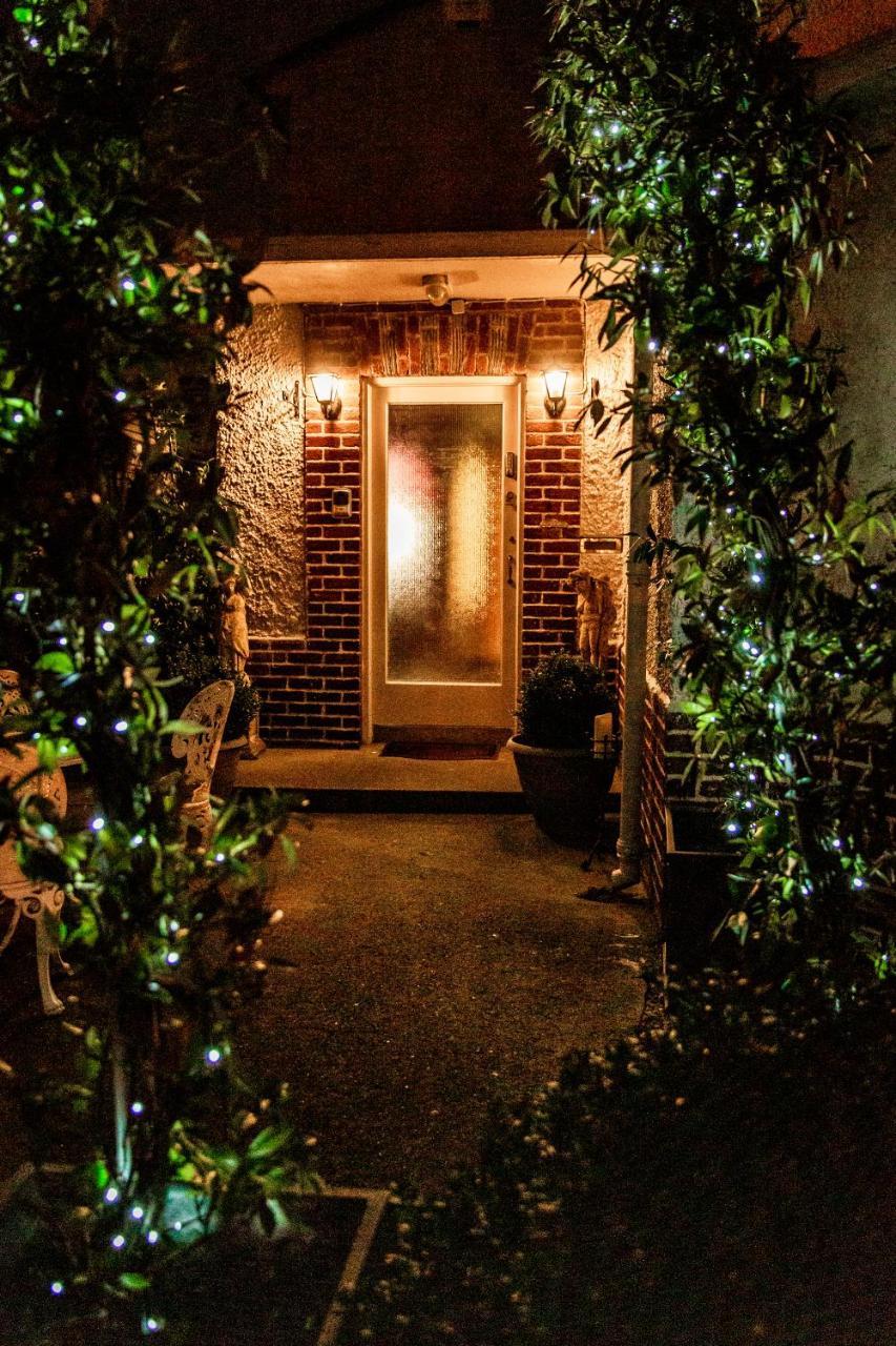 Bed & Breakfast Aaron Court 3*