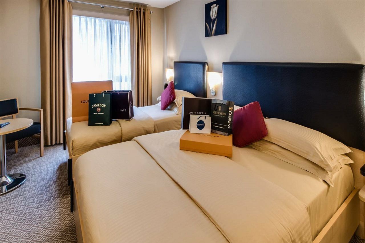 Academy Plaza 3*