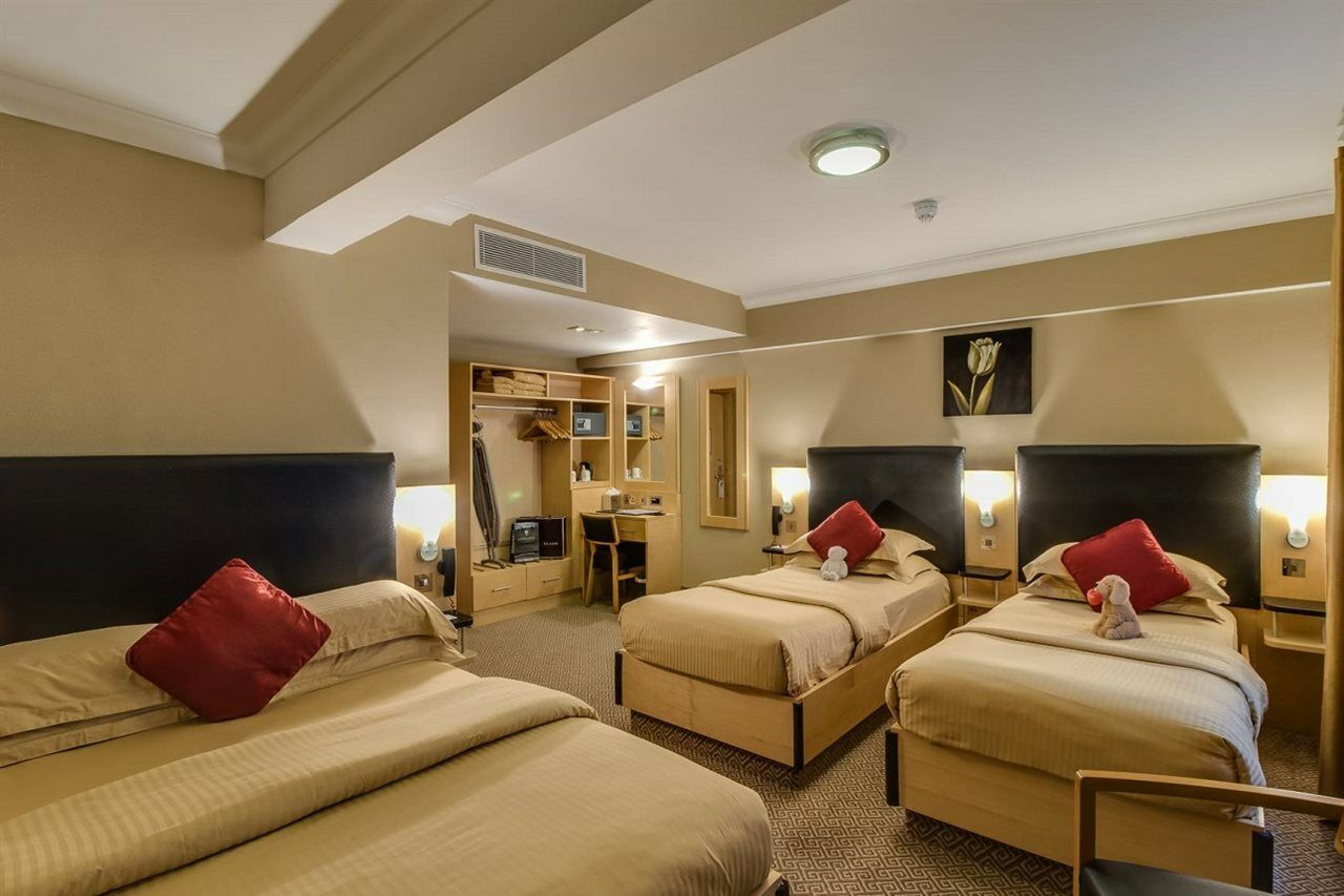 Academy Plaza Hotel