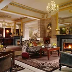 Buswells Hotel
