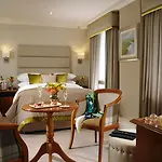 Buswells Hotel
