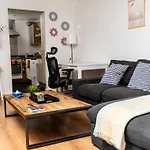 Stunning 1 Bedroom Appartment In Grand Cannal