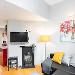 Central Location 2 Bedroom 2 Bathroom Fast Wifi