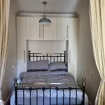 Love Lane Apartmet