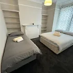 Superb Triple Room Near Croke Park - 4