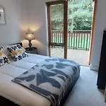 Elegantly Refurbed 2Bd In Shankill - 3Km From Bray