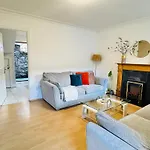 Cozy House In City Centre