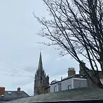Promo Modern 1-Bedroom Flat Near Crokepark And Citycentre
