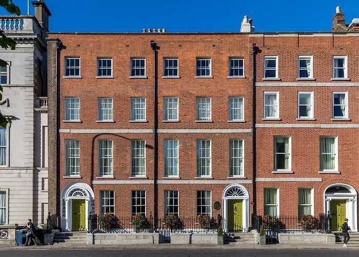 Stauntons On The Green Hotel