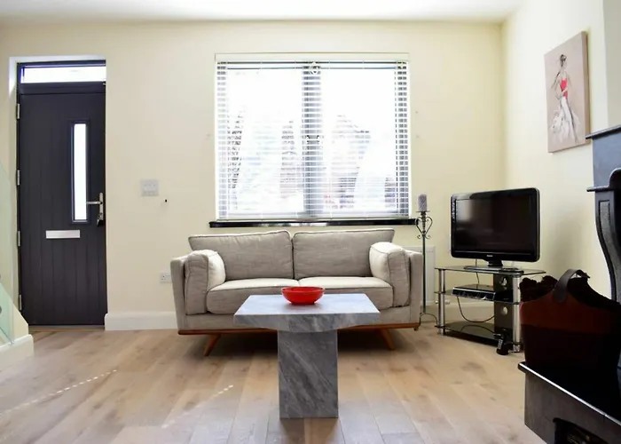 2 Bedroom House Near City Centre