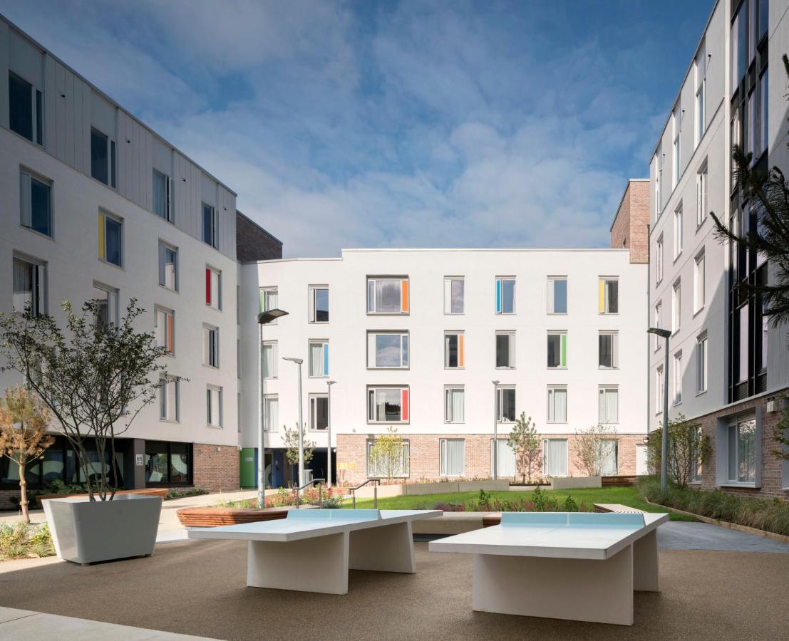 Stylish 3 Bedroom And Private Bedrooms At Dorset Point In Centre *