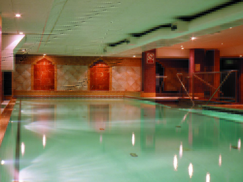 Camden Court 4*