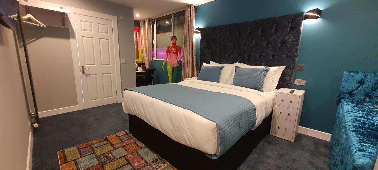 The Gate Hotel *
