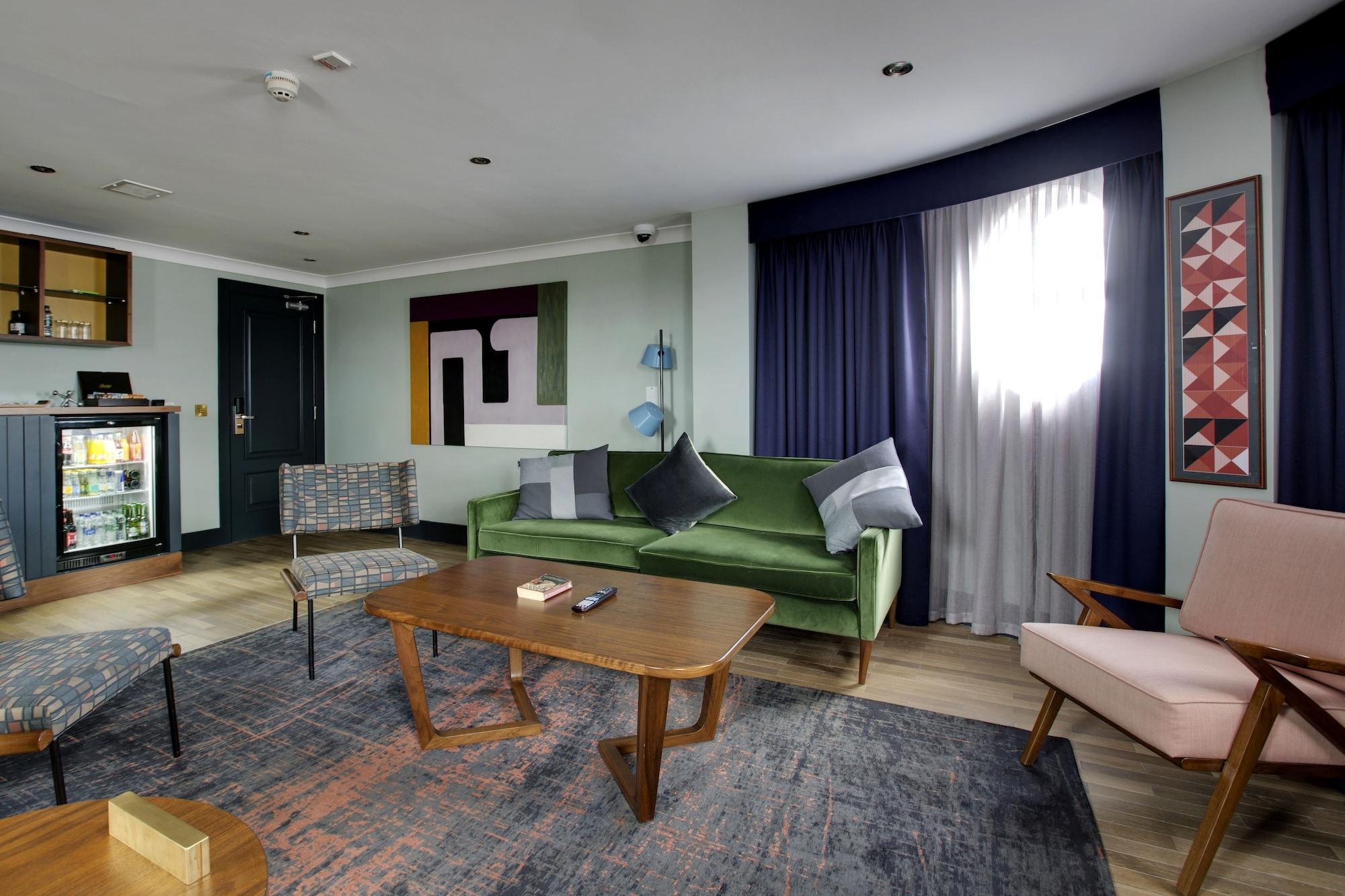 Hotel The Alex 4*