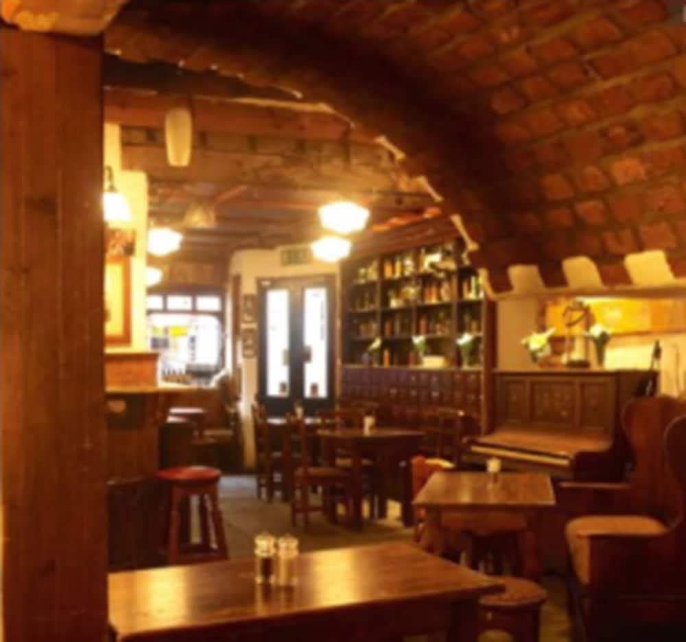 Celtic - Restaurant & Bar 2*