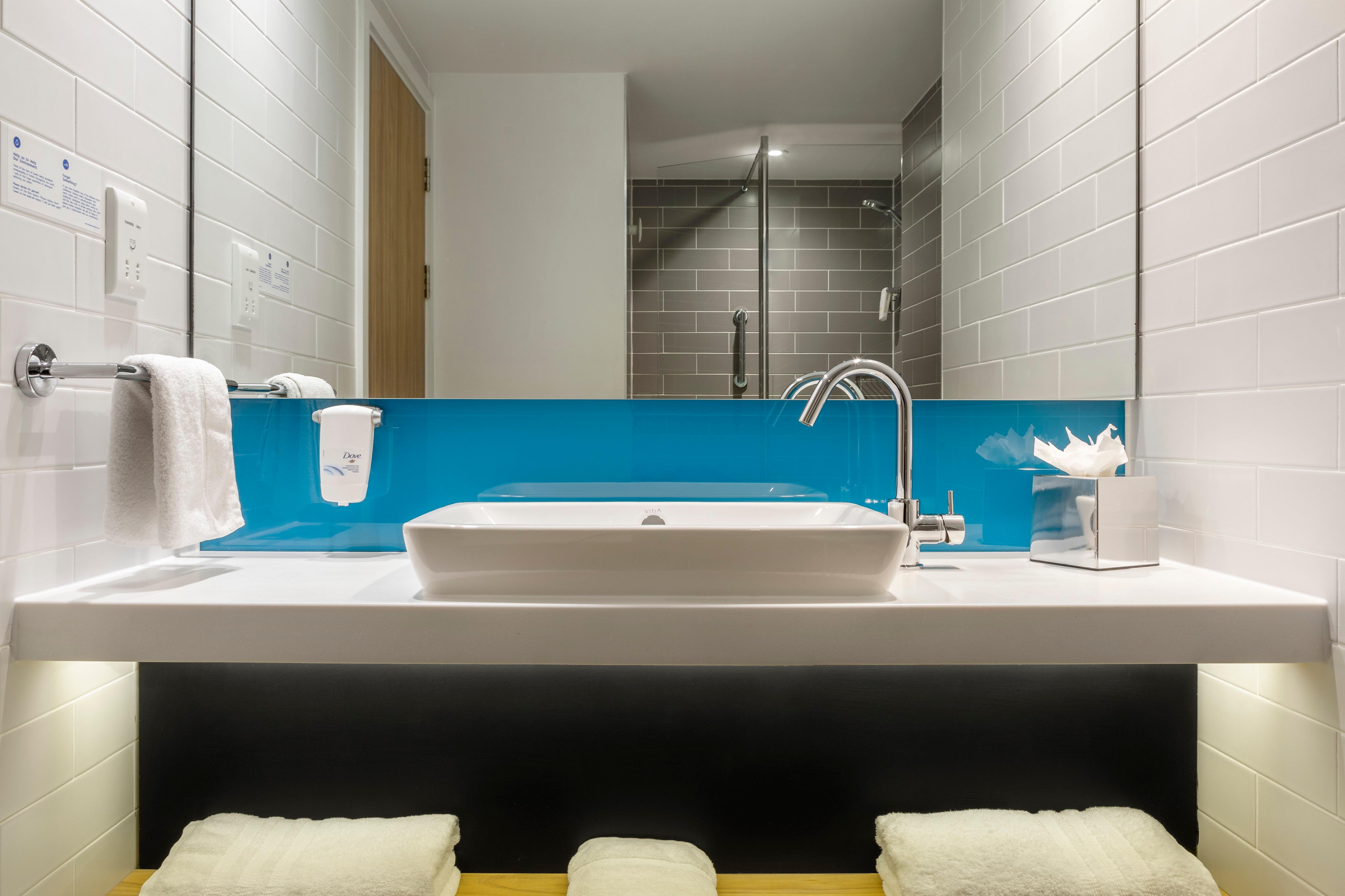 Hotel Express Centre By Ihg 3*